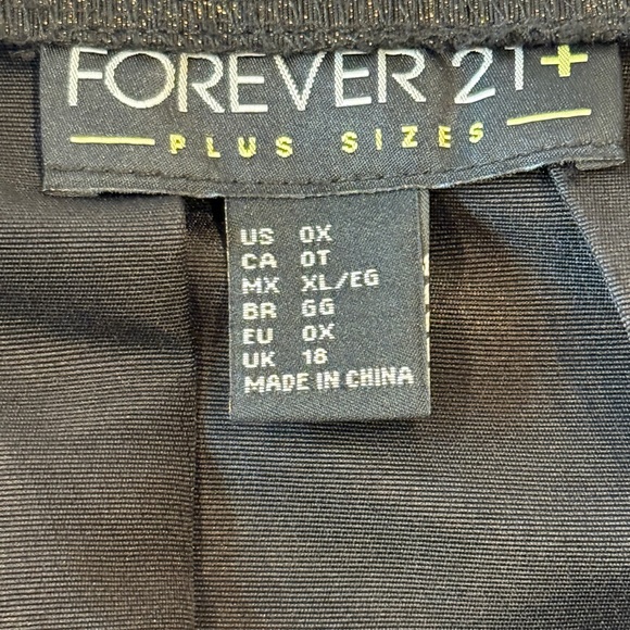 Forever 21 Women’s Black Pleated Skirt – Size 0X, Gold Shine, Pre-Owned - Picture 7 of 12